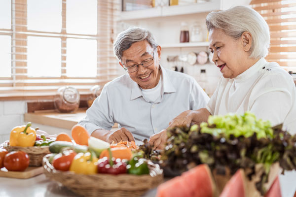 Seniors who make healthy lifestyle choices can lower their risk for Alzheimer’s.